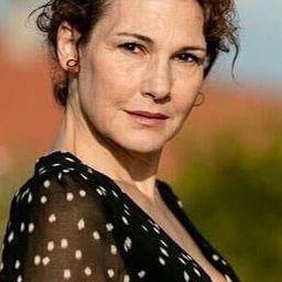 安娜·費盧佐 飾演 Antonia