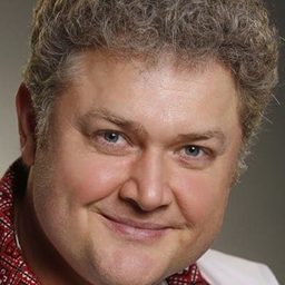 Nazar Zadniprovskyi 飾演 mayor of Zaporizhzhia