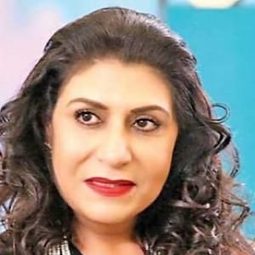 Haifa Adel 飾演 وفاء - جانيت - فرشيسكا