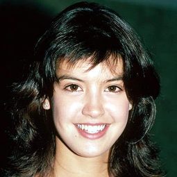 菲比·凱絲 - 雙妹奪郎記演員 飾演Annie Burroughs