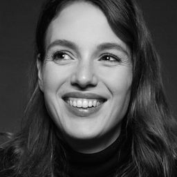 Markoesa Hamer 飾演 Biologielerares