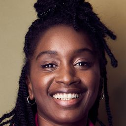 Nina Melo 飾演 Chris