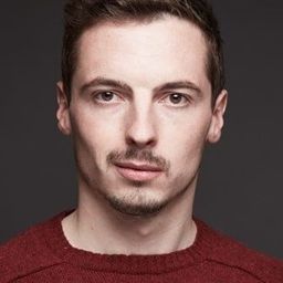 Camille Charbeau - 絕命樂透彩演員 飾演Serveur restaurant