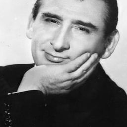 Renato Rascel 飾演 Coppola