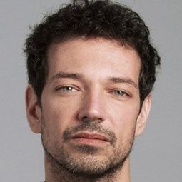 Christian Caner - 吻到未來演員 飾演