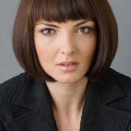 Apollonia Vanova 飾演 Lena