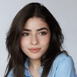 Melissa Collazo 飾演 Lena