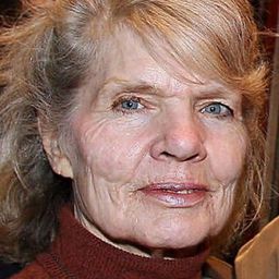 Marie-Louise Coninck 飾演 Sophia