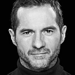 Javier Albalá 飾演 Vicente