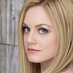 Steffani Brass - 節日歡歌演員 飾演Lindsey