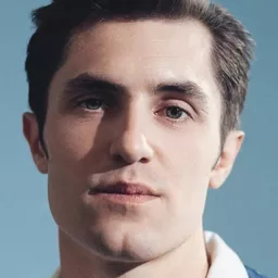 菲爾·鄧斯特 飾演 Eret