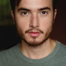 Matt Kane 飾演 Luke Marchant