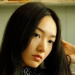 蔡思韵 飾演 Ivy