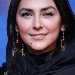 Hoda Zeinolabedin 飾演 