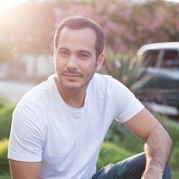 Carlos Enrique Almirante 飾演 Raúl