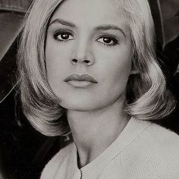 Sandra Dee 飾演 Nancy Wagner