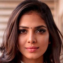 Malavika Mohanan 飾演 Poongodi