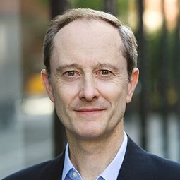 Andrew Sellon 飾演 Christian Father