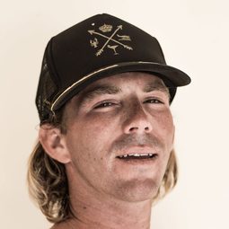 Kellen Hall 飾演 Self - Rider