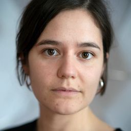 Asta Kamma August 飾演 Vera