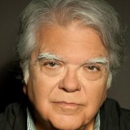 Carlos Vieira de Almeida 飾演 (Voice)