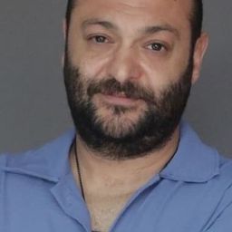 Caner Atacan - 小鎖匠的煩惱演員 飾演Danyal'ı Şişleyen Adam