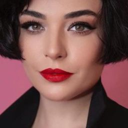 鞏查·伍絲拉特利 飾演 Buse