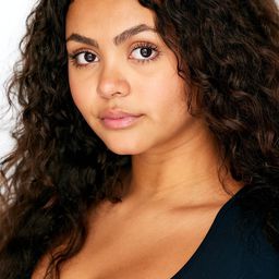 Miia Harris 飾演 Clawdeen Wolf