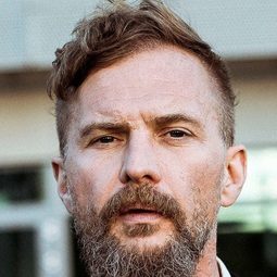 托馬斯·奧加內克 飾演 Ziom