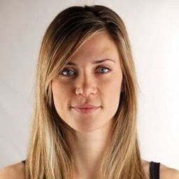 愛莉·塔塔林 飾演 Lauren