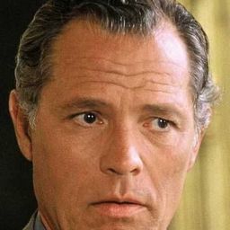 Claude Giraud 飾演 Romain Bousquet