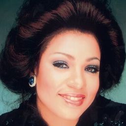 Leona Mitchell 飾演 Micaëla