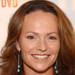 Clare Carey - 薩凡納的晨曦演員 飾演Angie Miles