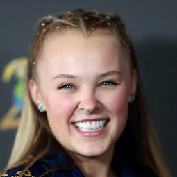 JoJo Siwa - 憤怒鳥玩電影 2：冰的啦演員 飾演Jay (voice)