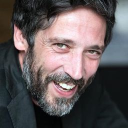 Stéphane Coulon 飾演 