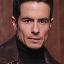 菲利貝·佛格西 飾演 Jacques Barreto