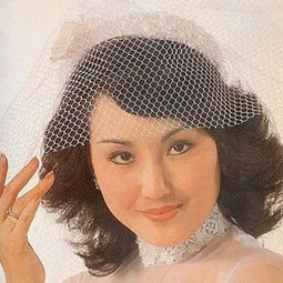 Pauline Yin 飾演 Peach Boy's mother