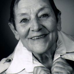 Sabine Londault - Musical Chairs演員 飾演Retraitée Pauvre Misère