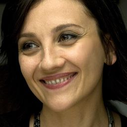 露西亞·奧康 飾演 Sonia