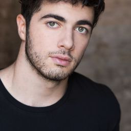 Dylan Hartigan 飾演 Andy Gilmour