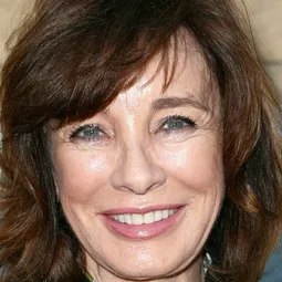 安妮·亞契 飾演 Teresa