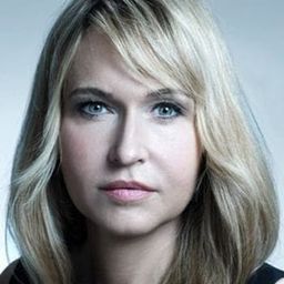 Anica Dobra 飾演 Lena Moosbach