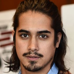 亞凡·喬吉亞 飾演 Berkeley