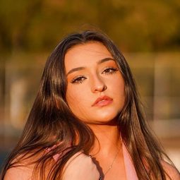 Teilor Grubbs 飾演 Leilani (voice)