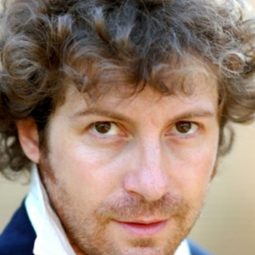 Vincenzo Diglio - 金色大門演員 飾演Italian Emigrant (voice)