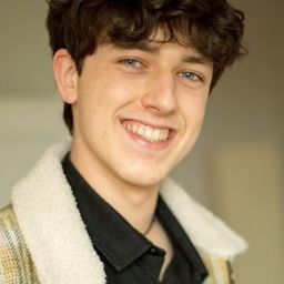 Asier Valdestilla 飾演 Eneko