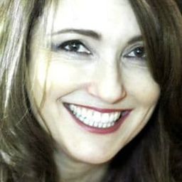 Viv Albertine 飾演 D