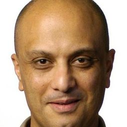 Akmal Saleh 飾演 Seth (voice)