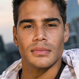 邁克爾·博爾赫斯 飾演 Freddy Nunes