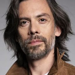 內斯托爾·坎迪利亞納 飾演 